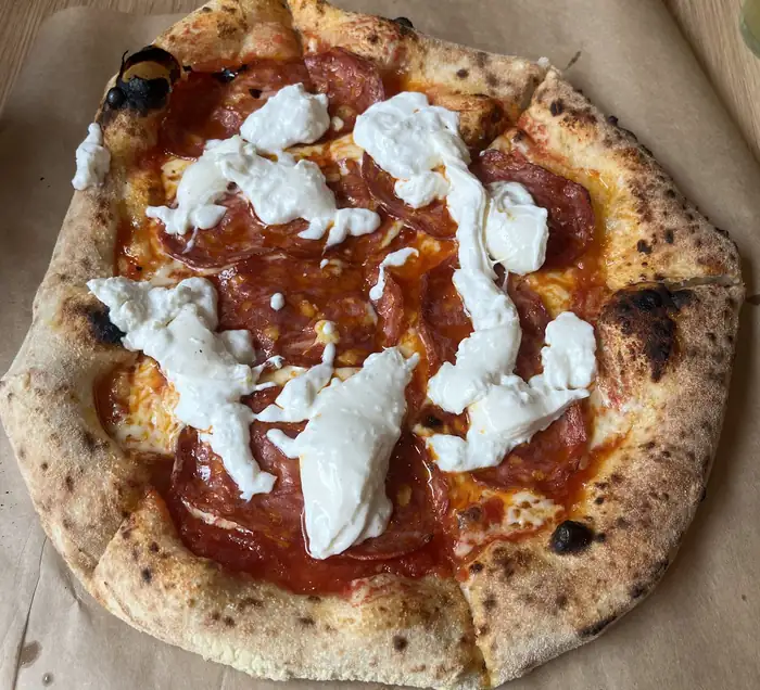 Pizza ze stracciatellą